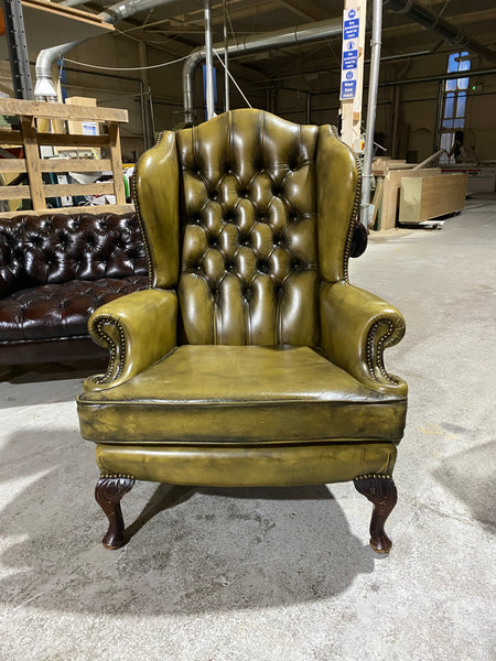 Exceptionally Smart MidC Gentleman’s Wing Chair