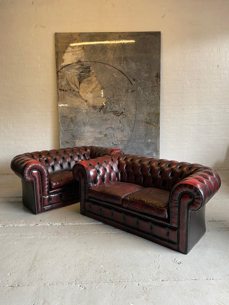 An Exceptionally Good 5 Piece Chesterfield Suite