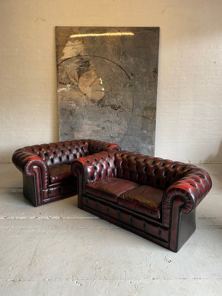 An Exceptionally Good 5 Piece Chesterfield Suite