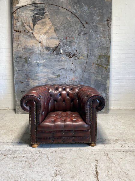Very Good Vintage MidC Chesterfield Club Chair