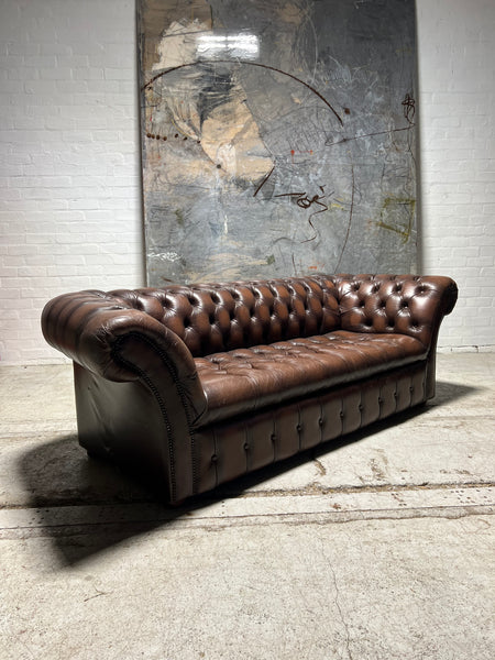 A Cool Splayed Arm 4 Seater Chesterfield Sofa