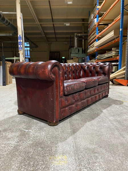 A Very Good Chesterfield Sofa in Wine
