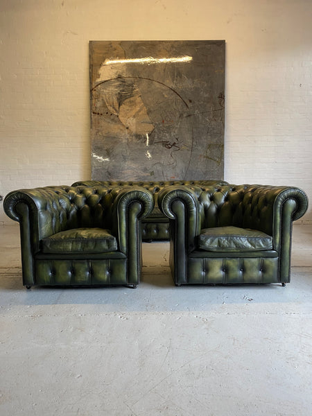 Beautiful Rich Green Chesterfield 3 Piece Suite