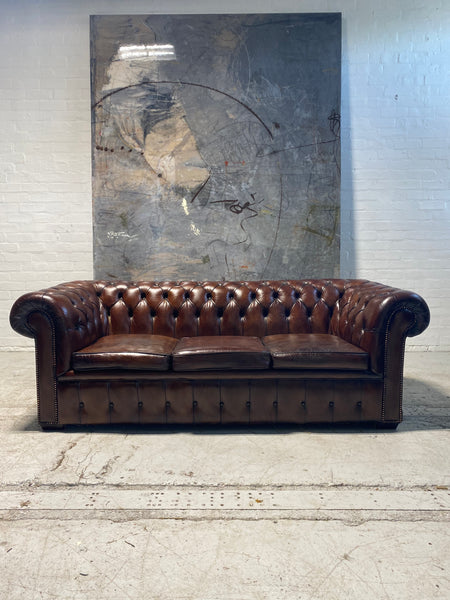 A Very Good Vintage MidC Chesterfield in Rich Browns