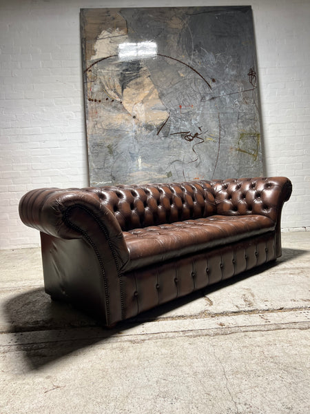 A Cool Splayed Arm 4 Seater Chesterfield Sofa