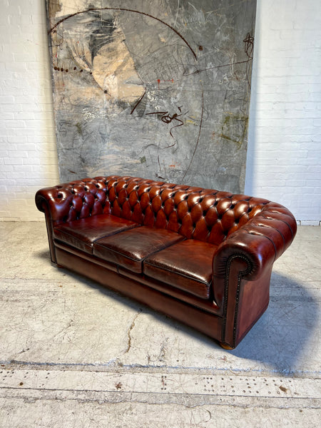 Second hand sales leather chesterfield
