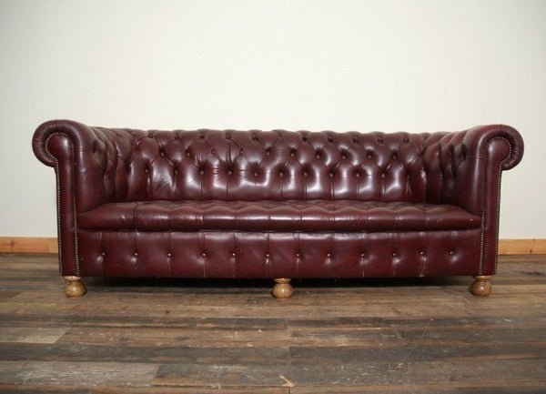 VINTAGE FULLY BUTTONED CHESTERFIELD