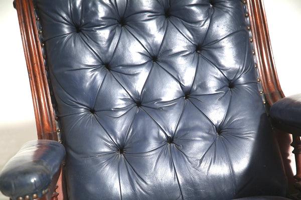 Fully buttoned chesterfield seat