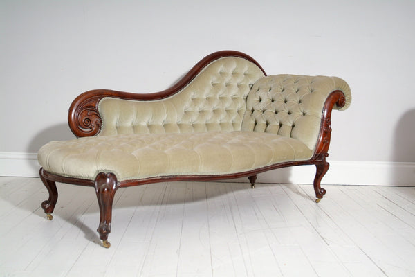 Front view of 19th Century Antique Chaise