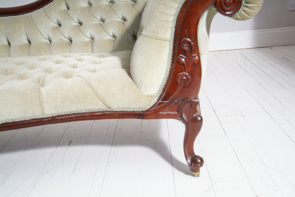 Leg of the 19th Century Antique Chaise