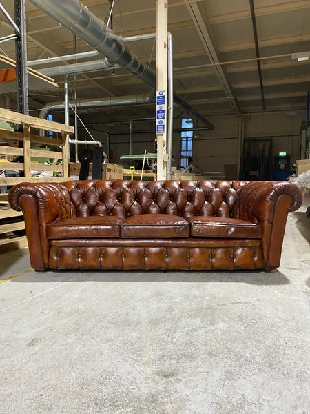 Excellent MidC Chesterfield in Caramel Chestnut