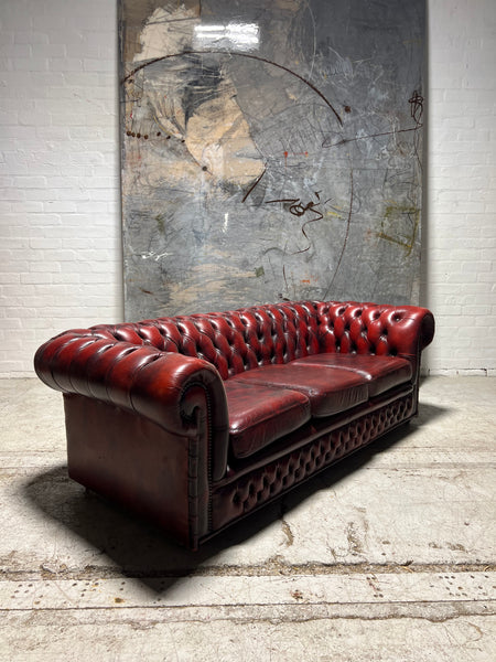 Beautiful!  A Really Good Twice Loved Chesterfield Suite in Wine Leathers