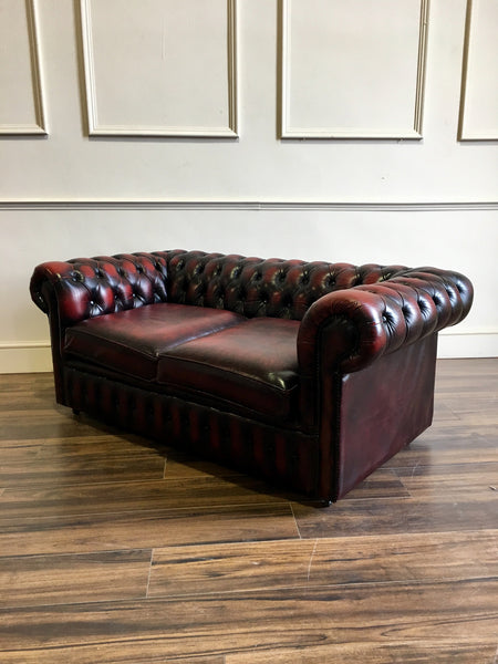 A Great Little 2 Seater Leather Chesterfield in Lovely Condition