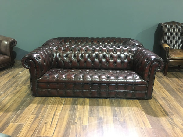 Fully Buttoned Chesterfield Sofa 
