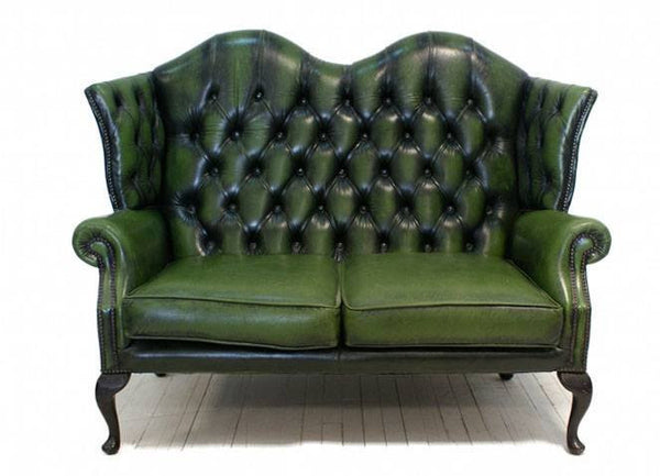 A LOVELY, ELEGANT GREEN LEATHER VICTORIAN STYLE SOFA